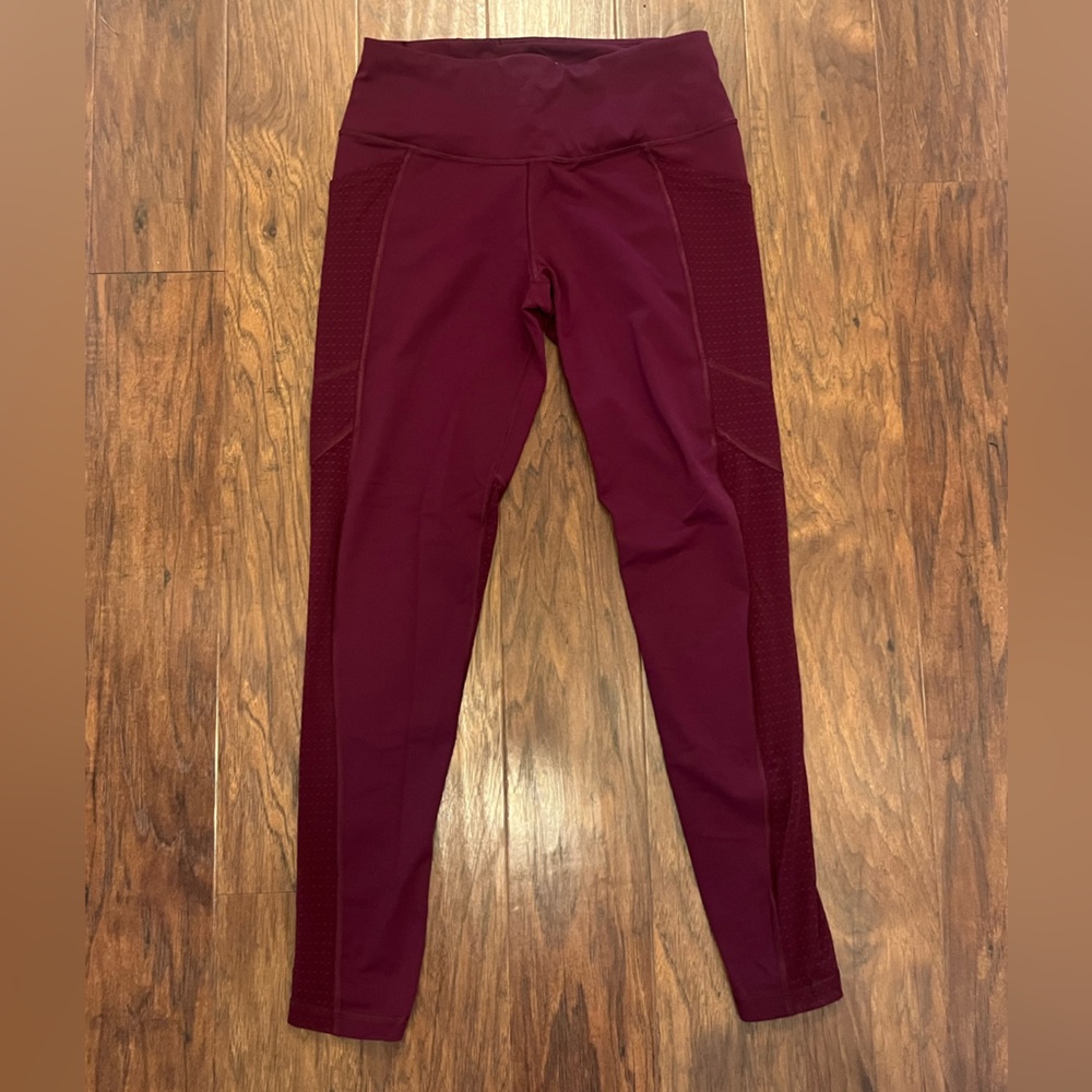 LIKE NEW Victoria’s Sport Knockout Mesh Leggings - Wine - Sz Medium